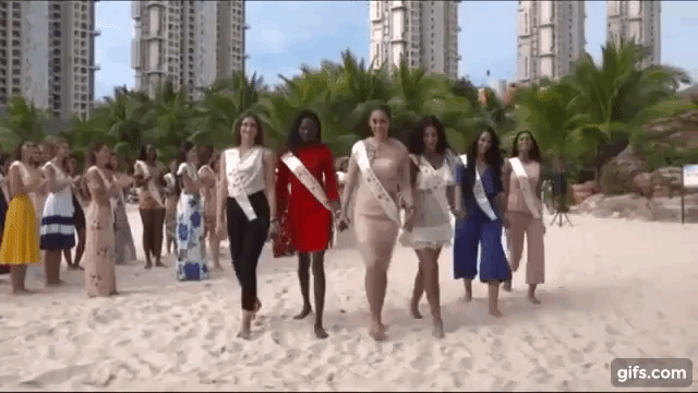 Trần Tiểu Vy gây ấn tượng khi nắm tay đồng đội đi đầu tại Miss World - Ảnh 3.