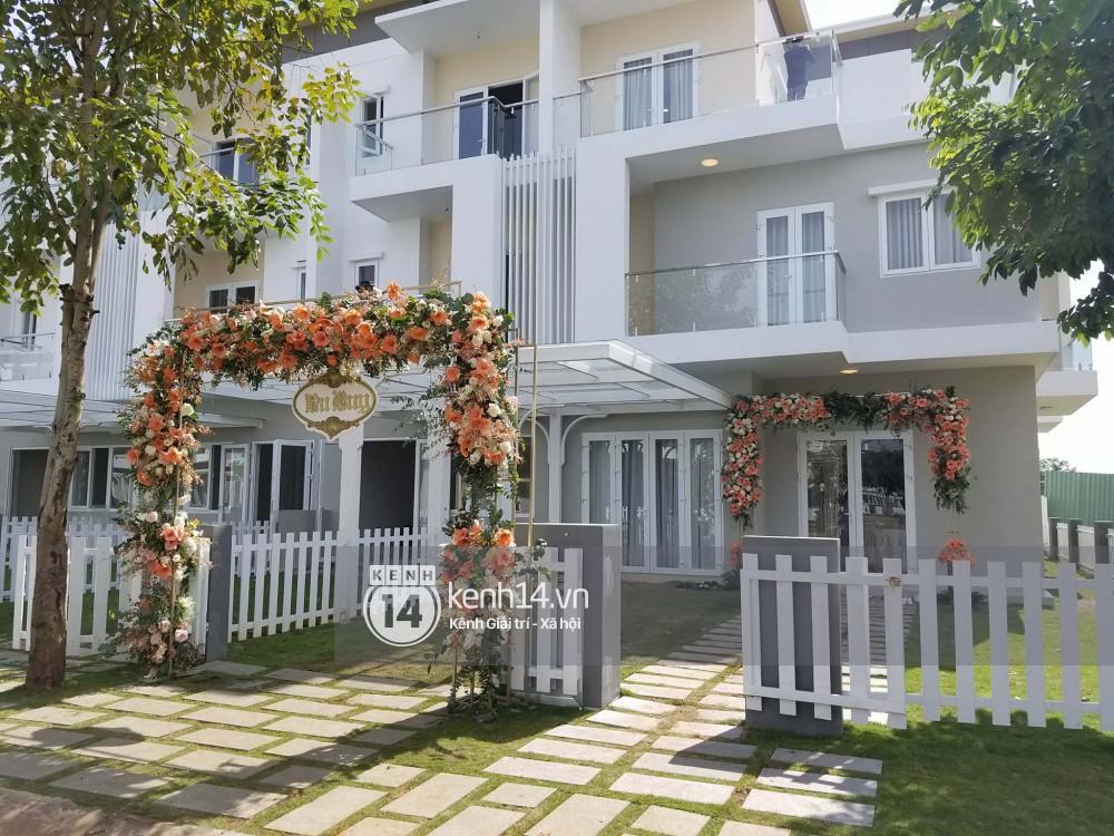 Khối tài sản khủng của các nàng Hậu đình đám Vbiz: hết sắm nhà lầu xế sang lại được mệnh danh là tay chơi hàng hiệu thứ thiệt! - Ảnh 12. Khối tài sản khủng của các nàng Hậu đình đám Vbiz: hết sắm nhà lầu xế sang lại được mệnh danh là tay chơi hàng hiệu thứ thiệt! - Ảnh 12.
