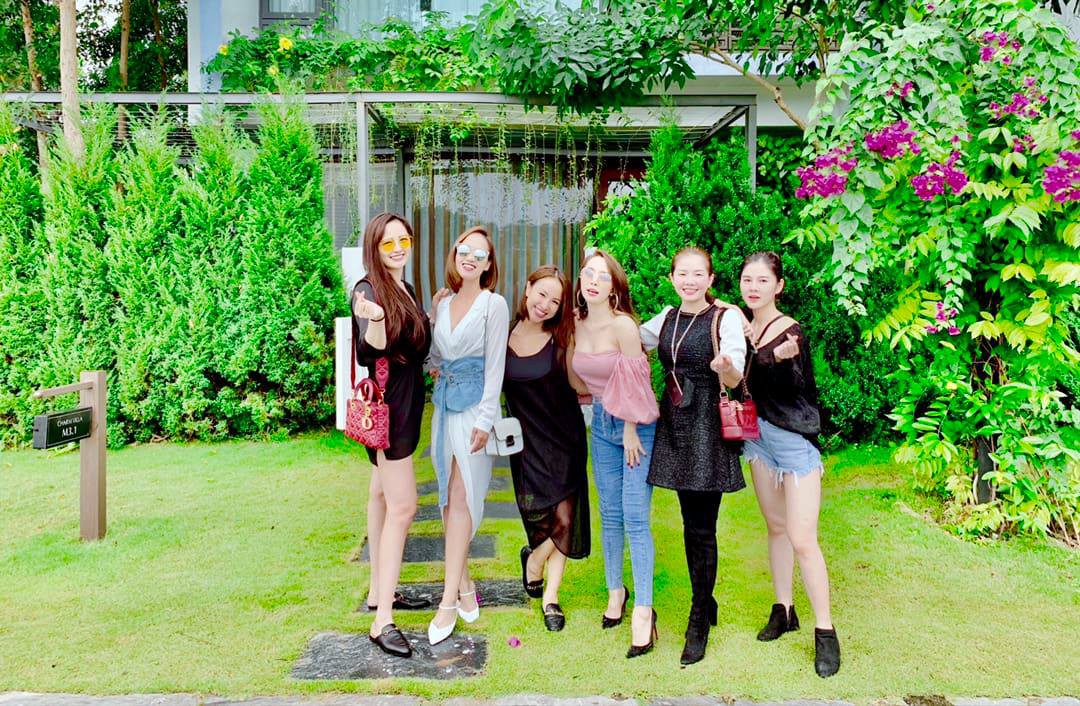 Khoảnh khắc dàn mỹ nhân đình đám đất Hà thành một thời hội ngộ chung khung hình: Gợi nhắc cả thời thanh xuân thế hệ 8x, đầu 9x! - Ảnh 1. Khoảnh khắc dàn mỹ nhân đình đám đất Hà thành một thời hội ngộ chung khung hình: Gợi nhắc cả thời thanh xuân thế hệ 8x, đầu 9x! - Ảnh 1.