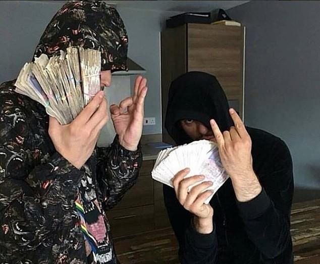 Đua đòi rich kid, băng nhóm buôn ma tuý đăng loạt ảnh tiền vàng sang chảnh lên Instagram - Ảnh 6.