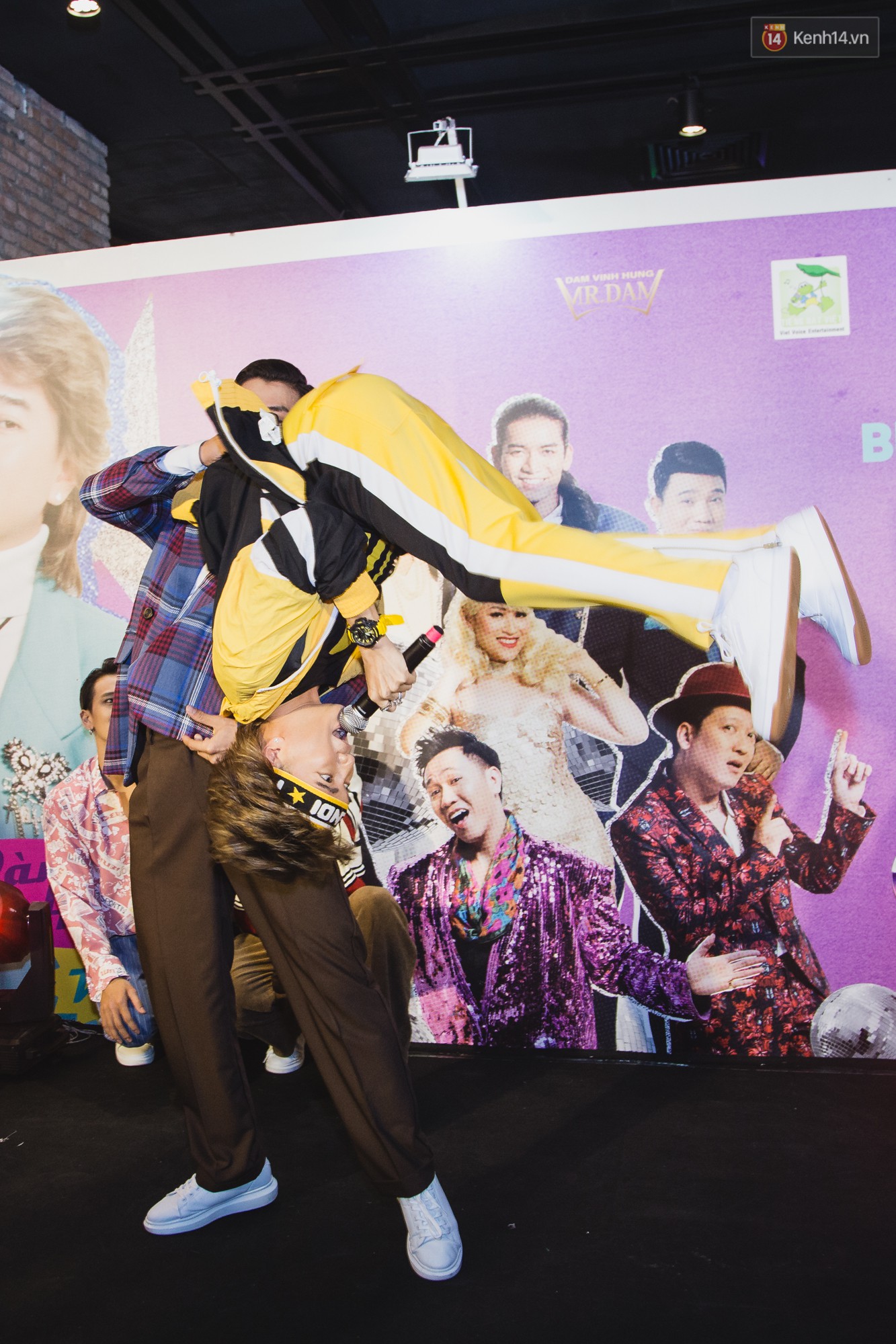 Tự xưng Chủ tịch hiệp hội ế lâu năm, Đàm Vĩnh Hưng mời loạt tên tuổi FA đình đám của Vpop đóng trong MV mới - Ảnh 10.