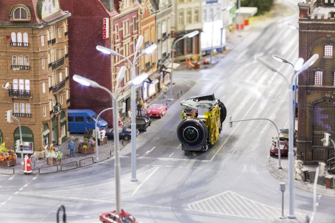 Google chế tạo xe Street View thu nhỏ, giúp chúng ta tham quan bên trong mô hình lớn nhất thế giới - Ảnh 5.