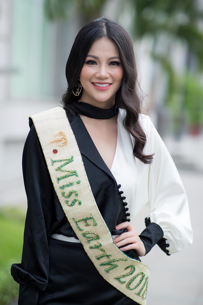 Phương Khánh và Hương Giang: 2 Hoa hậu chiến thắng oanh liệt nhất đã có cuộc đối đầu nảy lửa - Ảnh 1.