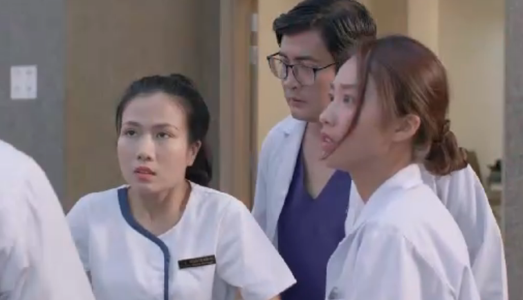 Sạn kịch độc trong Hậu Duệ Mặt Trời bản việt: Bác sĩ Quang kết liễu bệnh nhân mà không hay biết - Ảnh 4. Sạn kịch độc trong Hậu Duệ Mặt Trời bản việt: Bác sĩ Quang kết liễu bệnh nhân mà không hay biết - Ảnh 4.