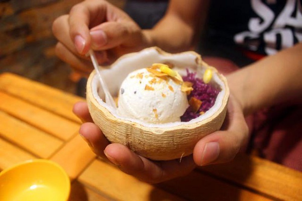 Sài Gòn có những món đặt trong quả dừa, chưa thưởng thức cũng thấy ngon mắt - Ảnh 11. Sài Gòn có những món đặt trong quả dừa, chưa thưởng thức cũng thấy ngon mắt - Ảnh 11.