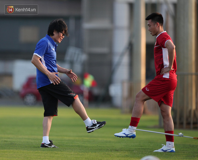 Thần y người Hàn Quốc sang chi viện cho tuyển Việt Nam trước trận đấu với Malaysia - Ảnh 4.