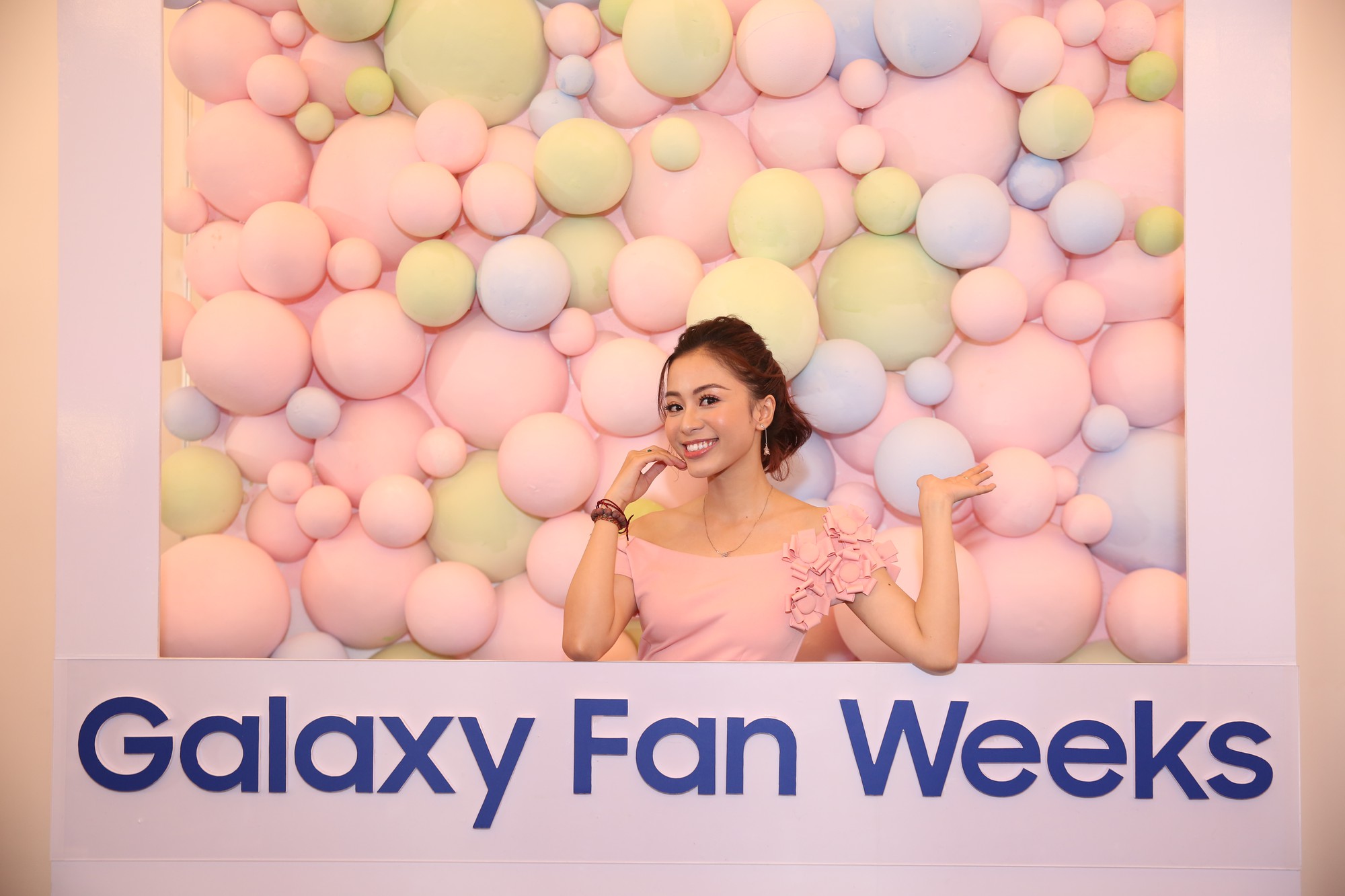 Eric Nam bất ngờ xuất hiện tại ngày hội “Samsung Galaxy Fan Weeks” trước hàng ngàn tín đồ selfie - Ảnh 5. Eric Nam bất ngờ xuất hiện tại ngày hội “Samsung Galaxy Fan Weeks” trước hàng ngàn tín đồ selfie - Ảnh 5.