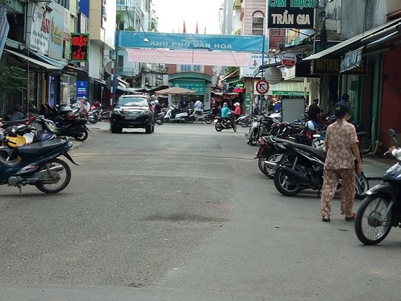 Bắt nghi can trong nhóm giang hồ đòi nợ, đâm chết nam thanh niên ở trung tâm Sài Gòn - Ảnh 1.