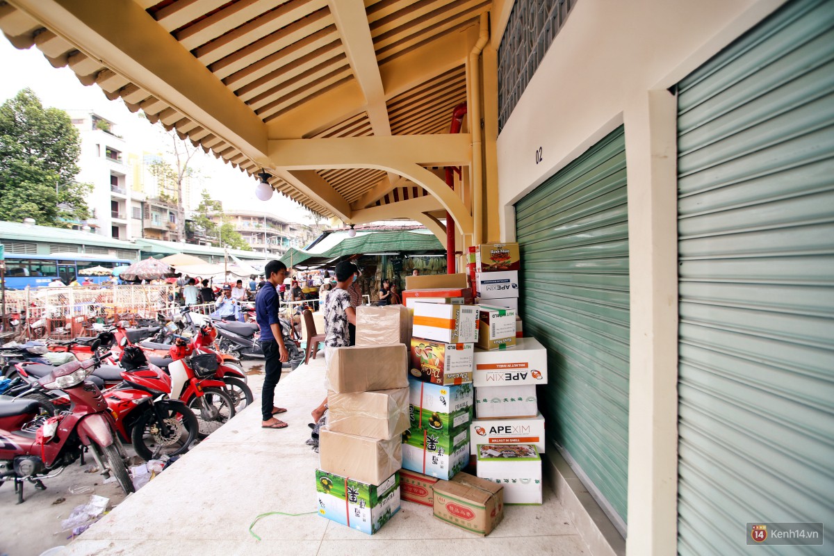 Cảnh buôn bán sầm uất trở lại của chợ Lớn gần 100 tuổi ở Sài Gòn sau 2 năm tạm ngưng sửa chữa - Ảnh 19. Cảnh buôn bán sầm uất trở lại của chợ Lớn gần 100 tuổi ở Sài Gòn sau 2 năm tạm ngưng sửa chữa - Ảnh 19.