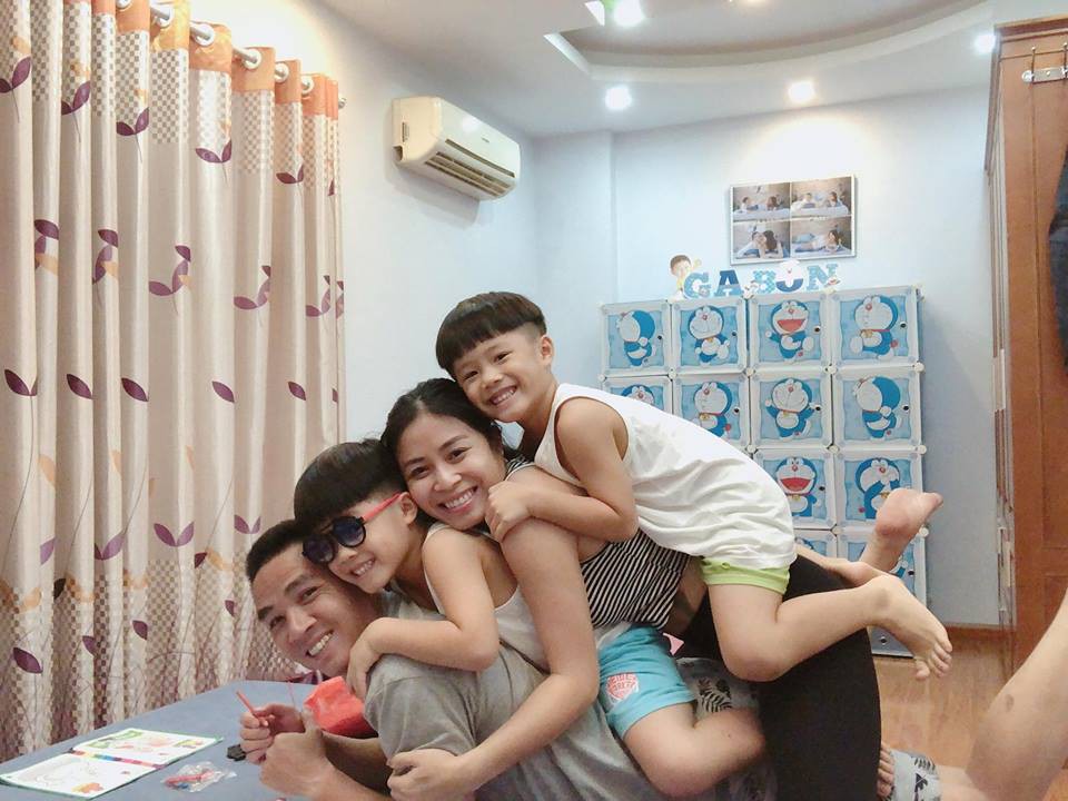 Trước khi công bố chia tay, MC Hoàng Linh vẫn liên tục cập nhật hình ảnh hạnh phúc với hôn phu lên Facebook - Ảnh 11. Trước khi công bố chia tay, MC Hoàng Linh vẫn liên tục cập nhật hình ảnh hạnh phúc với hôn phu lên Facebook - Ảnh 11.