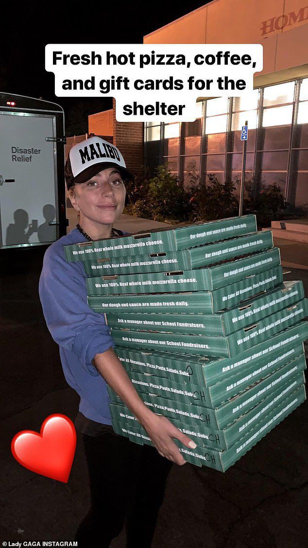 Lady Gaga đi ship pizza cho các gia đình bị cháy nhà ở California - Ảnh 1.