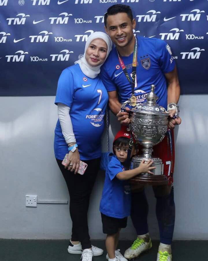Đã có 3 mặt con, cô vợ diễn viên của đội trưởng Malaysia vẫn đẹp không tỳ vết - Ảnh 9.