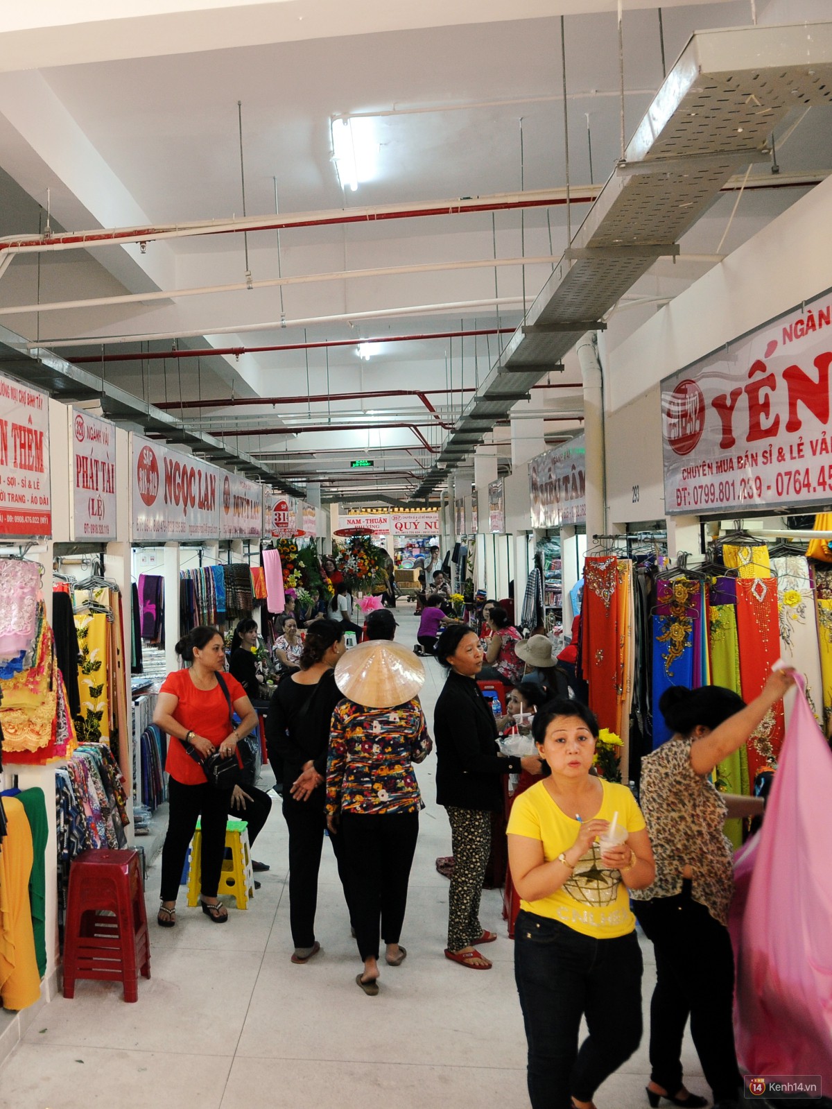 Cảnh buôn bán sầm uất trở lại của chợ Lớn gần 100 tuổi ở Sài Gòn sau 2 năm tạm ngưng sửa chữa - Ảnh 11. Cảnh buôn bán sầm uất trở lại của chợ Lớn gần 100 tuổi ở Sài Gòn sau 2 năm tạm ngưng sửa chữa - Ảnh 11.