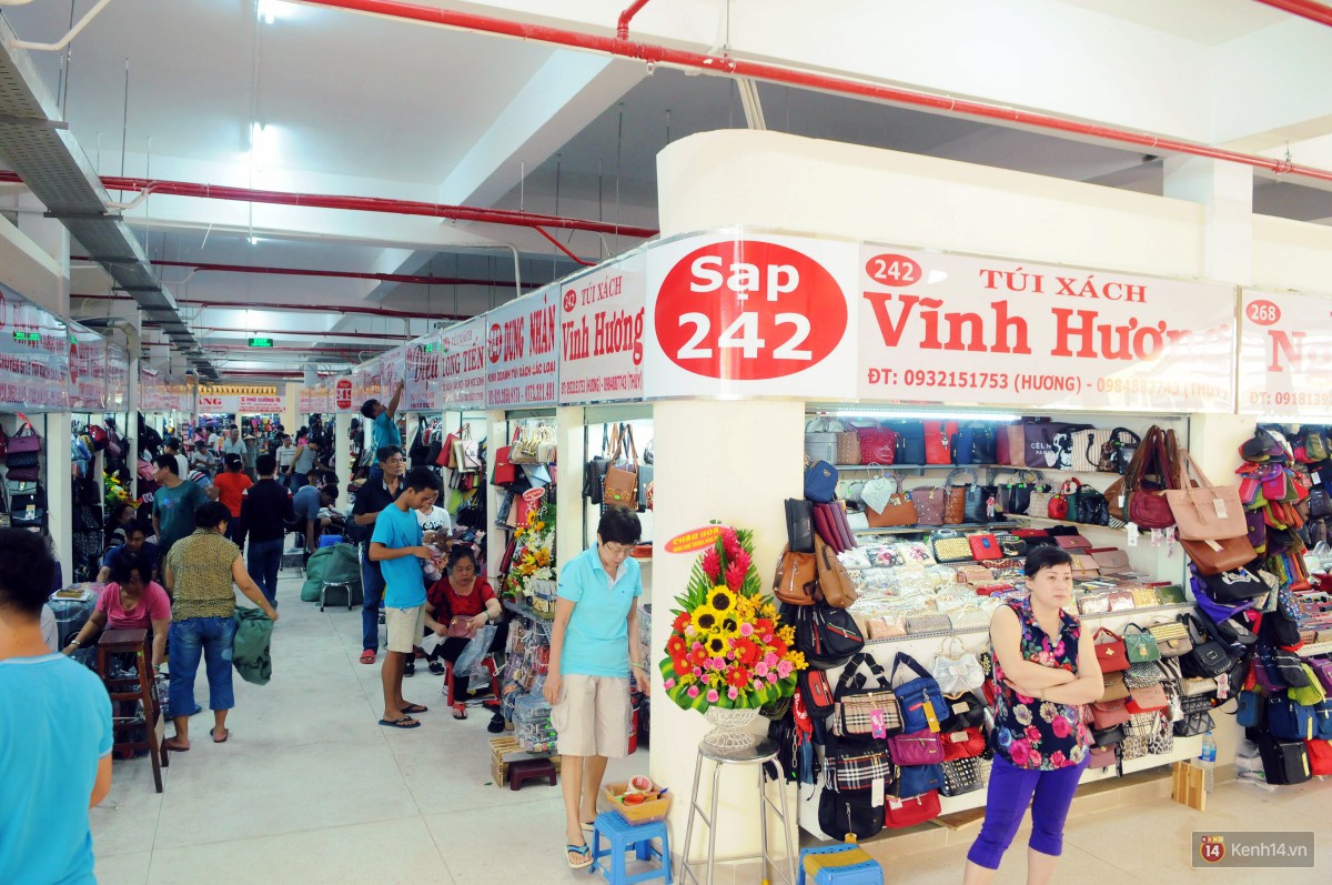 Cảnh buôn bán sầm uất trở lại của chợ Lớn gần 100 tuổi ở Sài Gòn sau 2 năm tạm ngưng sửa chữa - Ảnh 6. Cảnh buôn bán sầm uất trở lại của chợ Lớn gần 100 tuổi ở Sài Gòn sau 2 năm tạm ngưng sửa chữa - Ảnh 6.
