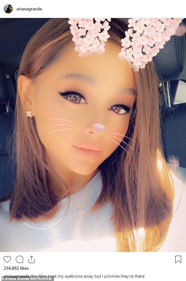 Tiết lộ lý do khiến Ariana Grande bất ngờ cắt phăng mái tóc đuôi ngựa đã giữ suốt nhiều năm - Ảnh 1.