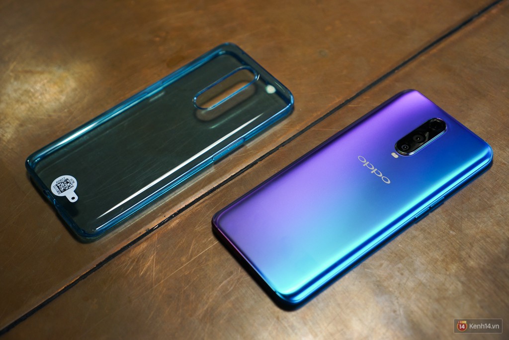 Mở hộp điện thoại Oppo R17 Pro xanh xanh hồng hồng chị em nhìn vào thích mê - Ảnh 4. Mở hộp điện thoại Oppo R17 Pro xanh xanh hồng hồng chị em nhìn vào thích mê - Ảnh 4.