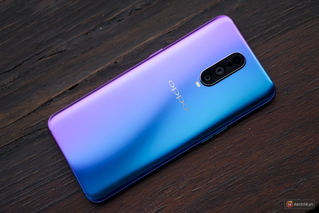 Mở hộp điện thoại Oppo R17 Pro xanh xanh hồng hồng chị em nhìn vào thích mê - Ảnh 6. Mở hộp điện thoại Oppo R17 Pro xanh xanh hồng hồng chị em nhìn vào thích mê - Ảnh 6.