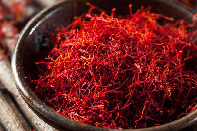 Bí mật thú vị của saffron - gia vị đắt nhất thế giới gần 1 tỷ/kg từng được Nữ hoàng Ai Cập dùng dưỡng nhan  - Ảnh 1.