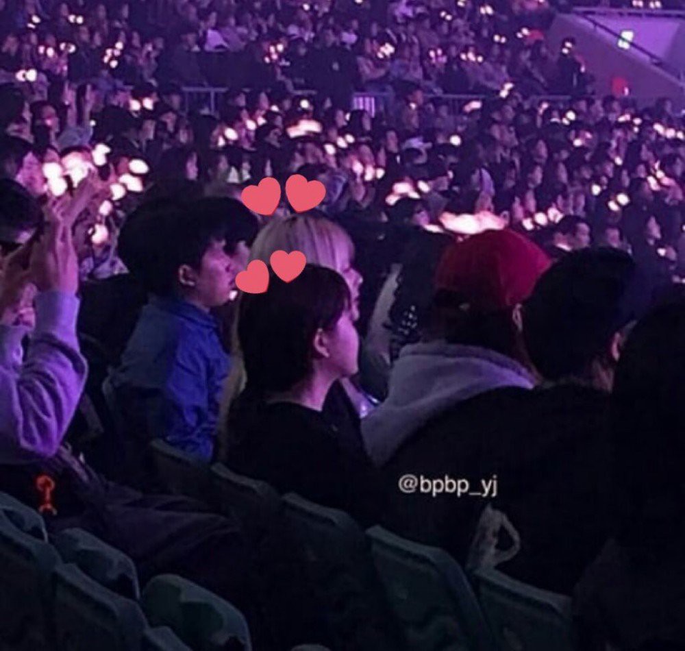 Ai bảo không đội trời chung, TWICE đầy cảm xúc thế này khi xem concert của BlackPink về đây - Ảnh 2. Ai bảo không đội trời chung, TWICE đầy cảm xúc thế này khi xem concert của BlackPink về đây - Ảnh 2.