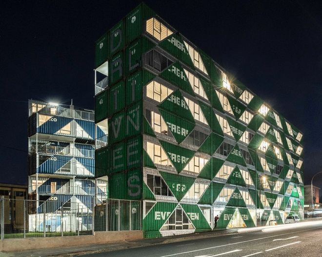 Tham quan “khu chung cư” độc đáo tại Nam Phi, nơi cư dân sinh sống trong 140 container đầy đủ tiện nghi - Ảnh 6.