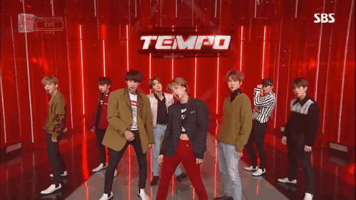 H&oacute;a ra đ&acirc;y l&agrave; c&aacute;ch &ldquo;biểu tượng sexy&rdquo; của EXO chiếm trọn spotlight tr&ecirc;n những s&acirc;n khấu gần đ&acirc;y - Ảnh 5.
