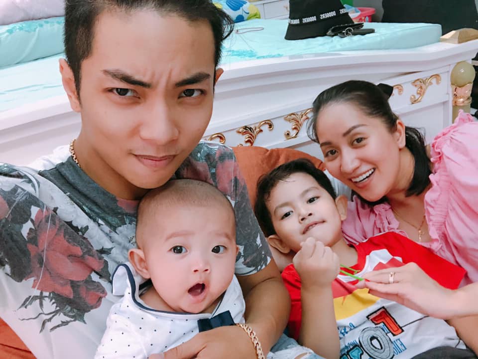 Bị hỏi là gì của Khánh Thi và đây là câu trả lời đầy hài hước của Phan Hiển - Ảnh 2. Bị hỏi là gì của Khánh Thi và đây là câu trả lời đầy hài hước của Phan Hiển - Ảnh 2.