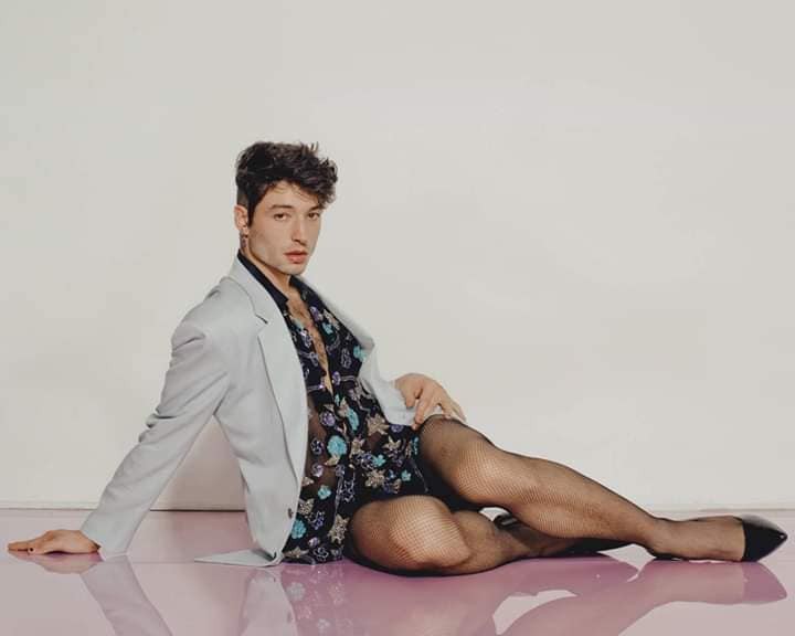Ezra Miller của Fantastic Beasts thách thức bất cứ chị em nào trên Trái Đất sexy bằng mình - Ảnh 21. Ezra Miller của Fantastic Beasts thách thức bất cứ chị em nào trên Trái Đất sexy bằng mình - Ảnh 21.