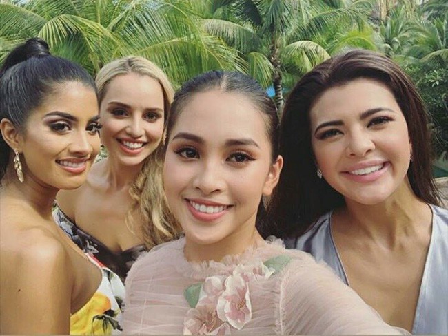 HH Tiểu Vy trang điểm đẹp xuất sắc, lấn át cả dàn thí sinh quốc tế tại Miss World 2018 - Ảnh 4.