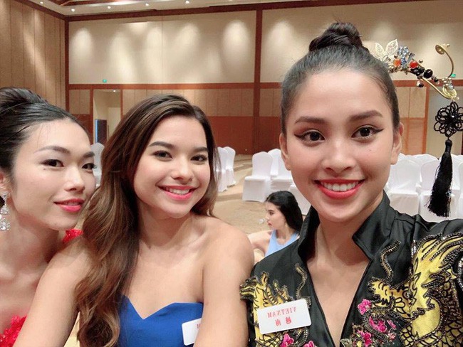 HH Tiểu Vy trang điểm đẹp xuất sắc, lấn át cả dàn thí sinh quốc tế tại Miss World 2018 - Ảnh 8.