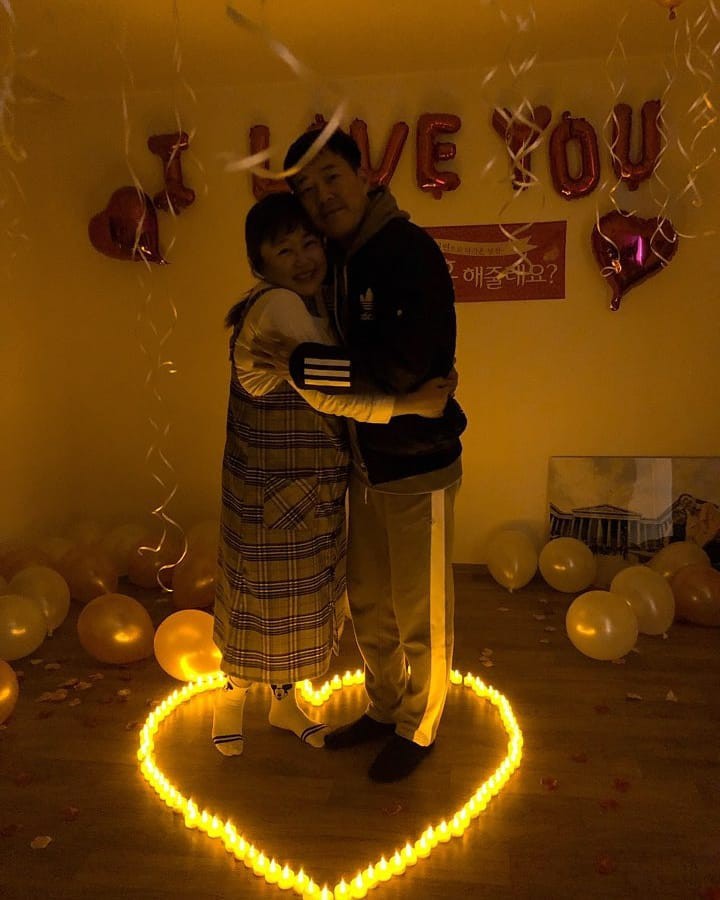 Màn cầu hôn khó tin của danh hài Hàn giảm 30kg và bạn trai: Bí mật bố trí, ai ngờ ngỏ lời cùng ngày, mặc giống nhau - Ảnh 5. Màn cầu hôn khó tin của danh hài Hàn giảm 30kg và bạn trai: Bí mật bố trí, ai ngờ ngỏ lời cùng ngày, mặc giống nhau - Ảnh 5.