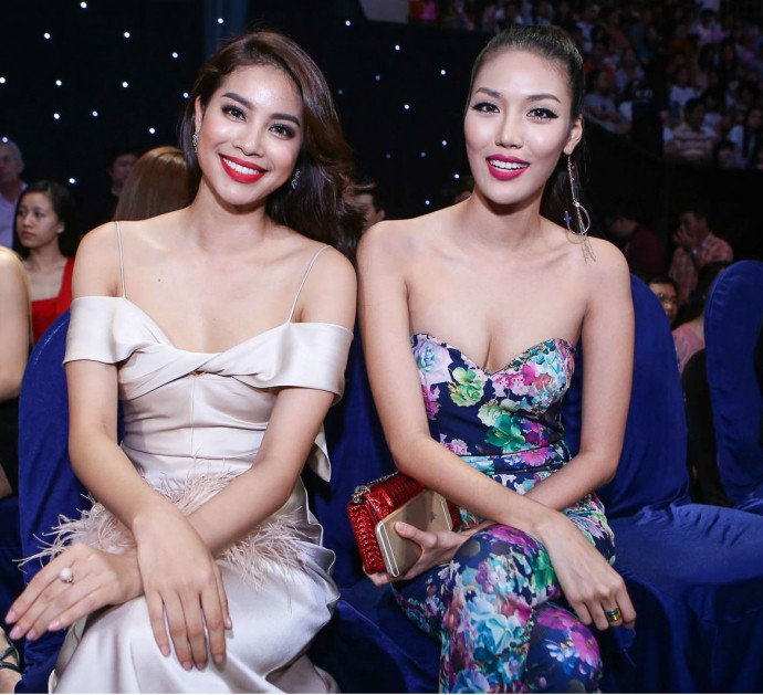 Khoảnh khắc gây lú: Đố bạn cô gái đang cười trong ảnh là Lan Khuê hay Phạm Hương? - Ảnh 3. Khoảnh khắc gây lú: Đố bạn cô gái đang cười trong ảnh là Lan Khuê hay Phạm Hương? - Ảnh 3.