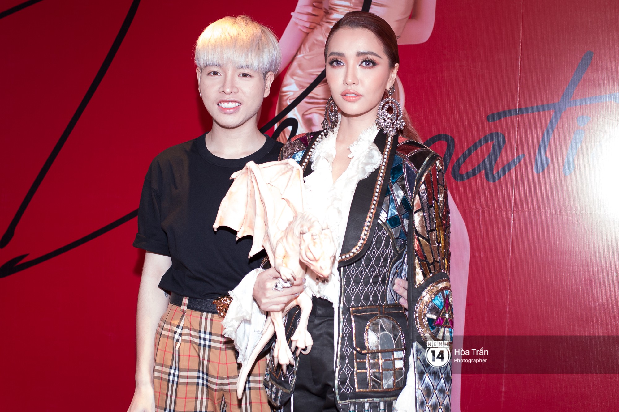 Bích Phương tiết lộ người bạn đặc biệt từ thời thơ ấu làm ý tưởng cho MV Chị Ngả Em Nâng - Ảnh 6. Bích Phương tiết lộ người bạn đặc biệt từ thời thơ ấu làm ý tưởng cho MV Chị Ngả Em Nâng - Ảnh 6.