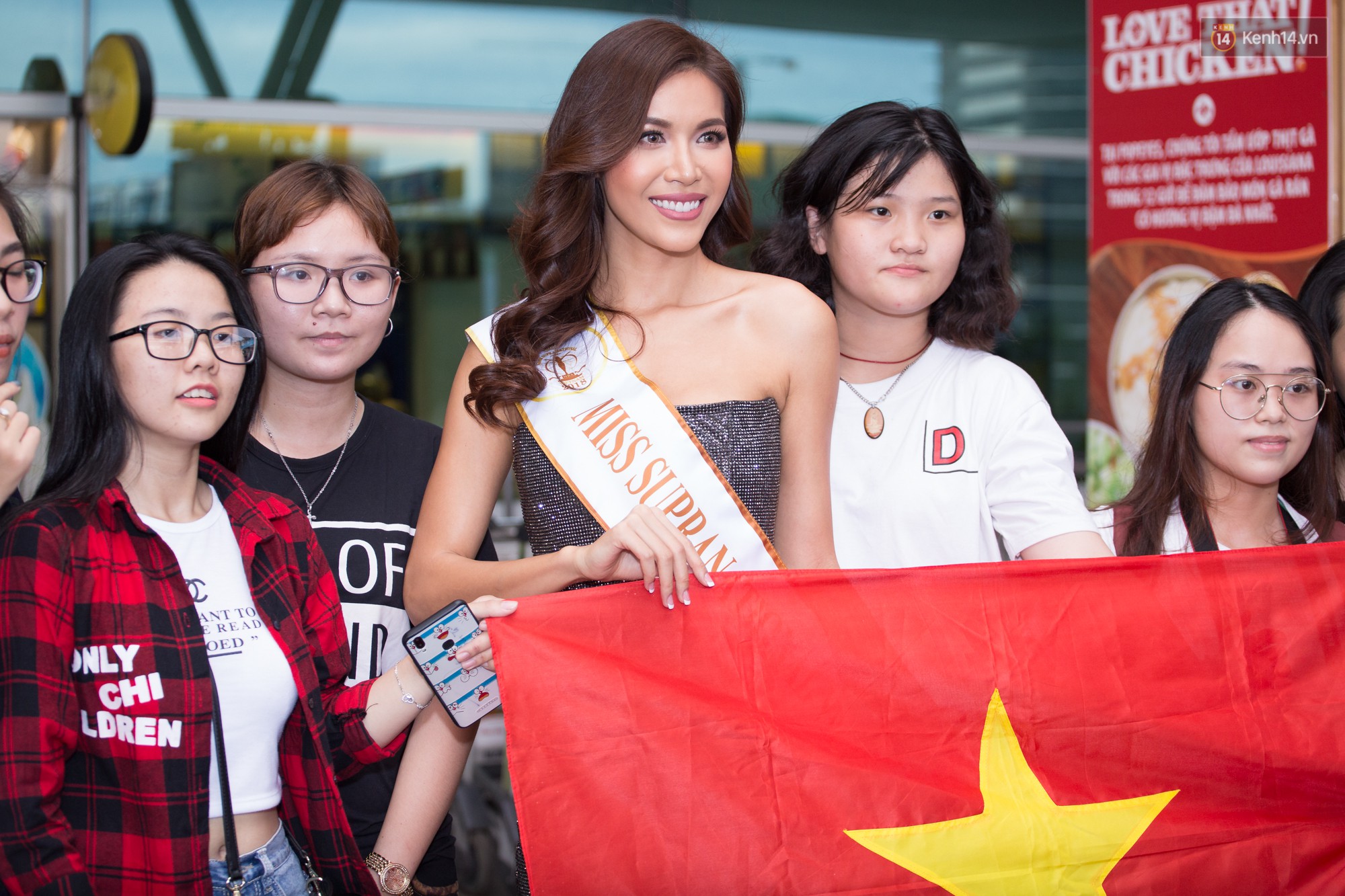 Minh TÃº xuáº¥t hiá»n ná»i báº­t táº¡i sÃ¢n bay, khá»i hÃ nh Äi Ba Lan chinh phá»¥c vÆ°Æ¡ng miá»n Miss Supranational 2018 - áº¢nh 7.