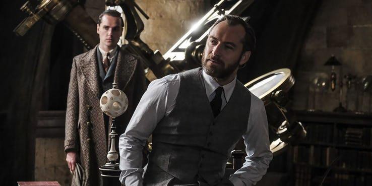Soi mỏi mắt không hết “trứng phục sinh” trong thế giới phù thuỷ của Fantastic Beasts 2 - Ảnh 10. Soi mỏi mắt không hết “trứng phục sinh” trong thế giới phù thuỷ của Fantastic Beasts 2 - Ảnh 10.