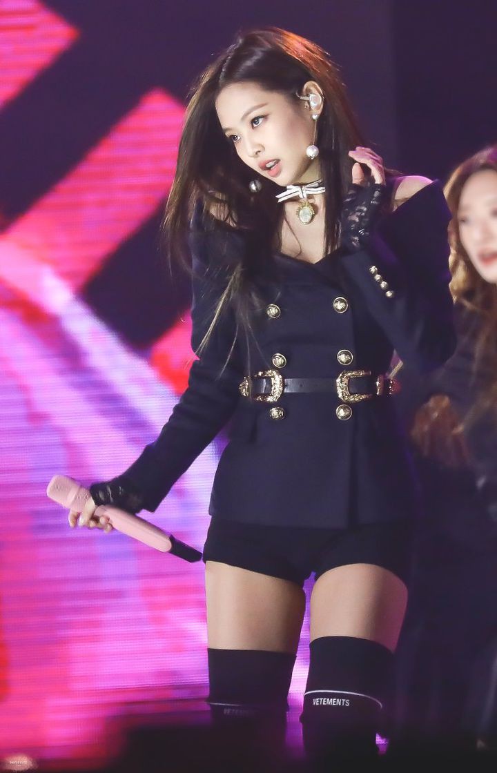Cứ chảnh và vênh trên màn ảnh thế thôi, đây mới là hình ảnh của Jennie (Black Pink) ngoài đời thực! - Ảnh 3. Cứ chảnh và vênh trên màn ảnh thế thôi, đây mới là hình ảnh của Jennie (Black Pink) ngoài đời thực! - Ảnh 3.