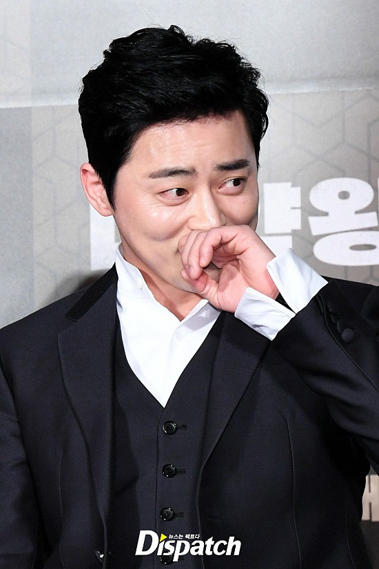 Lần đầu lộ diện sau khi cưới nữ ca sĩ Hậu duệ mặt trời, Jo Jung Suk thay đổi hẳn bên ảnh hậu nhà tài phiệt - Ảnh 4. Lần đầu lộ diện sau khi cưới nữ ca sĩ Hậu duệ mặt trời, Jo Jung Suk thay đổi hẳn bên ảnh hậu nhà tài phiệt - Ảnh 4.