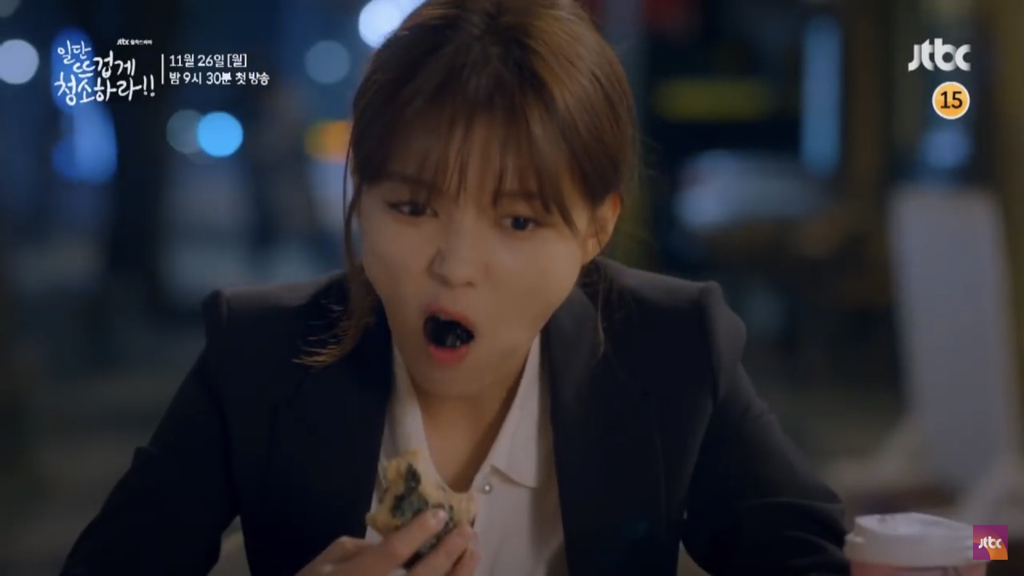 Tiểu mỹ nhân Mây Họa Ánh Trăng Kim Yoo Jung hóa quý cô công sở trong “Cô Tiên Dọn Dẹp” - Ảnh 9. Tiểu mỹ nhân Mây Họa Ánh Trăng Kim Yoo Jung hóa quý cô công sở trong “Cô Tiên Dọn Dẹp” - Ảnh 9.