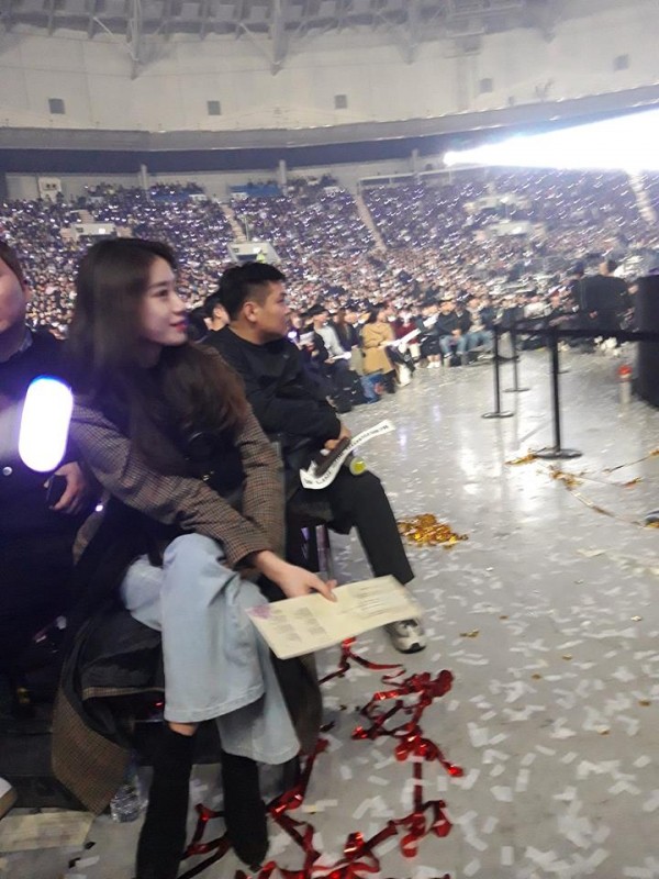 Jiyeon bất ngờ xuất hiện tại concert của IU, đập tan tin đồn tình bạn tan vỡ - Ảnh 1.