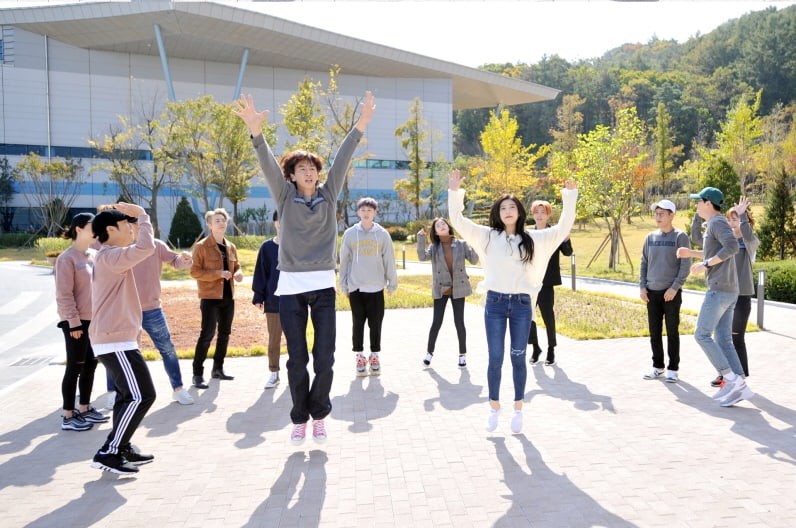 Được gán ghép với mỹ nhân nhóm Red Velvet, Lee Kwang Soo bị nhận xét phũ phàng: Như kiểu bồ cũ vậy - Ảnh 2. Được gán ghép với mỹ nhân nhóm Red Velvet, Lee Kwang Soo bị nhận xét phũ phàng: Như kiểu bồ cũ vậy - Ảnh 2.