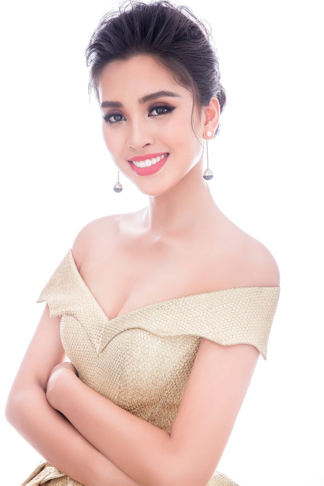 Tiểu Vy mang đến Miss World 2018 loạt váy dạ hội sang chảnh, khoe trọn sắc vóc của mỹ nhân 10x - Ảnh 9.