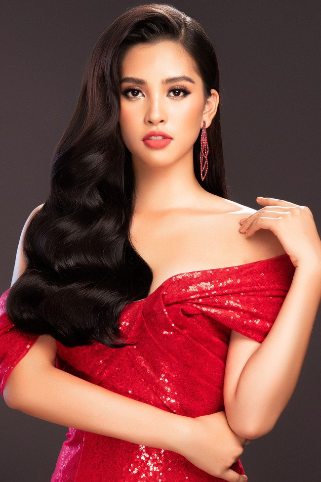 Tiểu Vy mang đến Miss World 2018 loạt váy dạ hội sang chảnh, khoe trọn sắc vóc của mỹ nhân 10x - Ảnh 1.