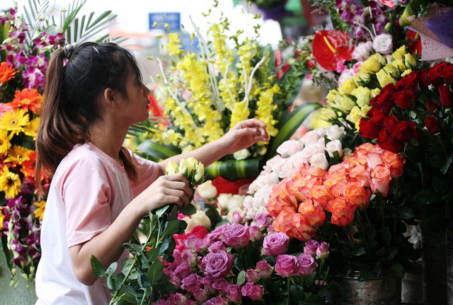 Hoa 20/11: Không khan hiếm, không "sốt" cũng không "đội giá" vô tội vạ - Ảnh 10.