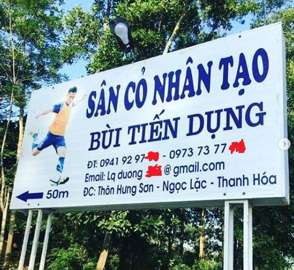 Hai anh em nhà thủ môn Bùi Tiến Dũng góp tiền xây sân bóng phục vụ người dân quê nhà - Ảnh 1.