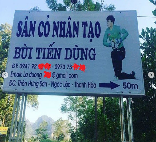 Hai anh em nhà thủ môn Bùi Tiến Dũng góp tiền xây sân bóng phục vụ người dân quê nhà - Ảnh 2.