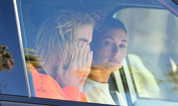 Justin Bieber bỗng ôm mặt khóc nức nở trong quán bar, Hailey ngồi cạnh không ngừng an ủi - Ảnh 7.