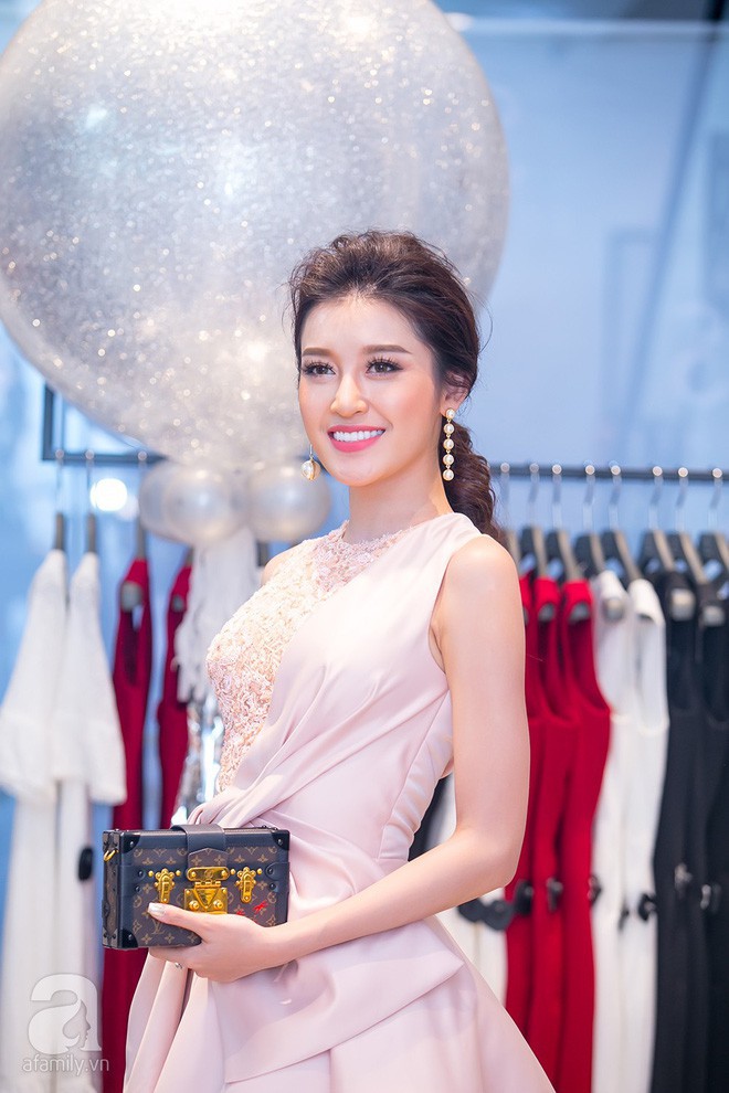 Phản ứng của sao Việt khi chạm mặt “kẻ thù”: Người gượng gạo chụp ảnh chung, người quay lưng bỏ đi như chưa từng quen biết - Ảnh 5.