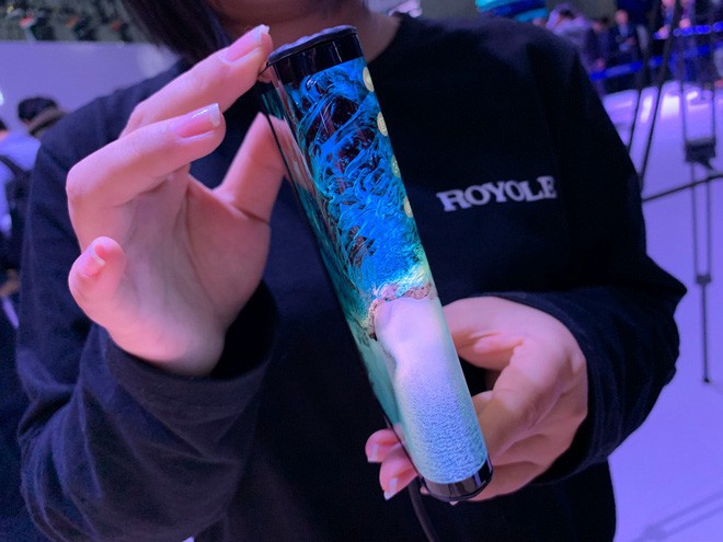 Smartphone m&agrave;n h&igrave;nh gập đầu ti&ecirc;n tr&ecirc;n thế giới - FlexPai - cận cảnh tr&ocirc;ng ảo đến nhường n&agrave;o? - Ảnh 3.