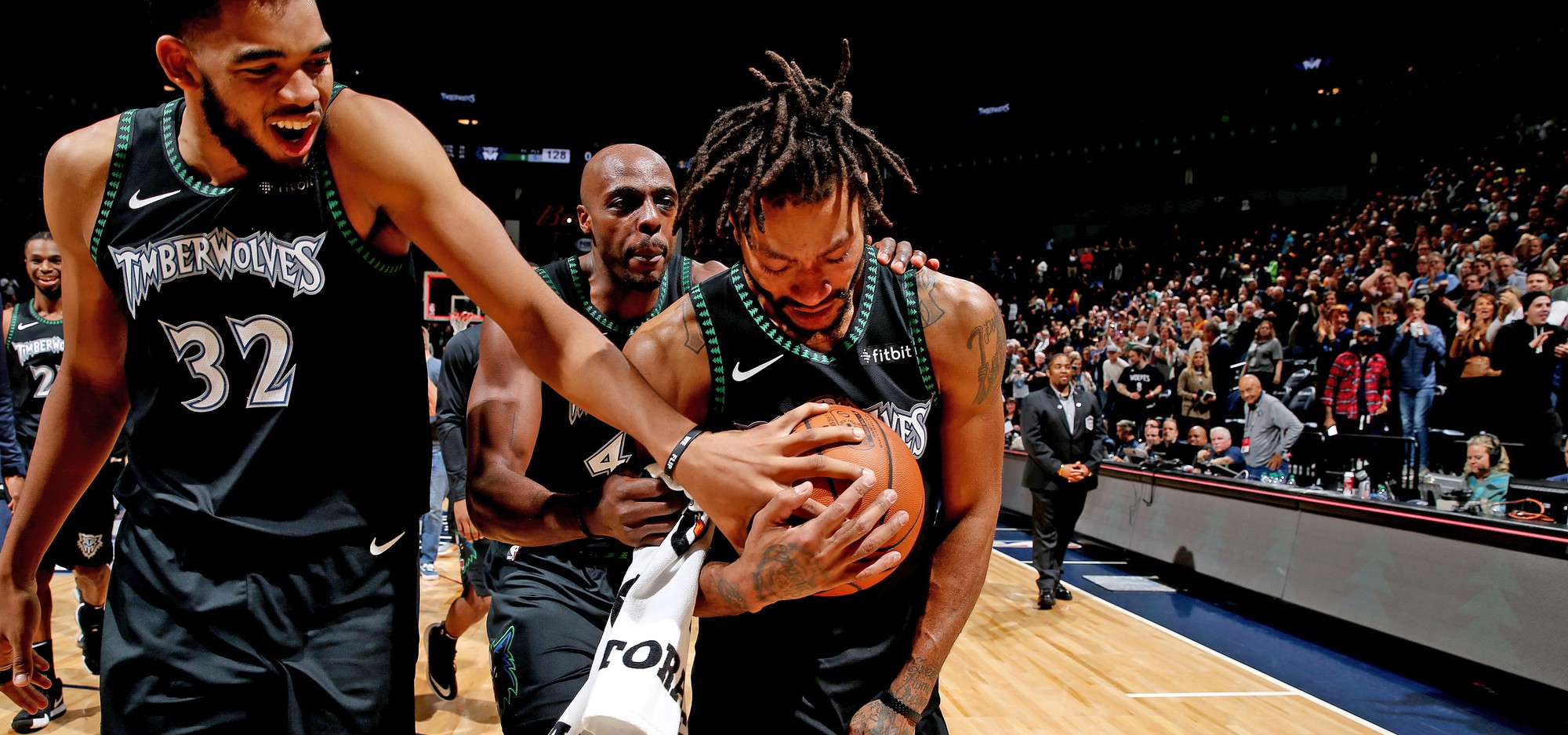 Ngày mai 3/11, Messi làng bóng rổ chạm trán Derrick Rose - thiên tài bị số phận ngược đãi - Ảnh 3. Ngày mai 3/11, Messi làng bóng rổ chạm trán Derrick Rose - thiên tài bị số phận ngược đãi - Ảnh 3.