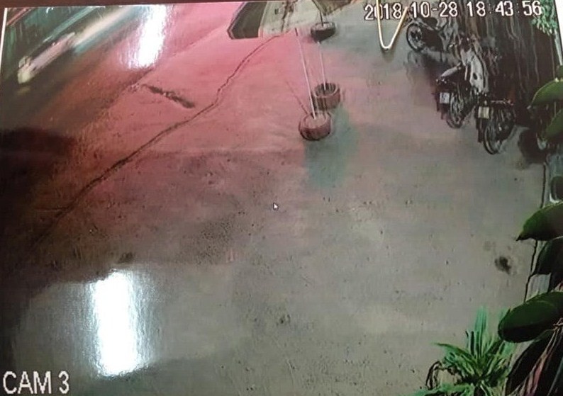 Nghệ An: Truy tìm tài xế điều khiển xe ô tô gây tai nạn khiến một người tử vong - Ảnh 1. Nghệ An: Truy tìm tài xế điều khiển xe ô tô gây tai nạn khiến một người tử vong - Ảnh 1.