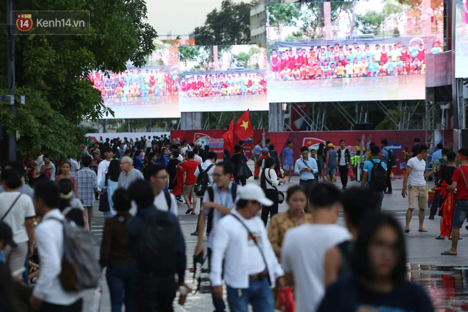 Cổ động viên “ăn mừng hụt” trước bàn thắng không được công nhận khiến đội tuyển Việt Nam phải chia điểm trên đất Myanmar - Ảnh 1.